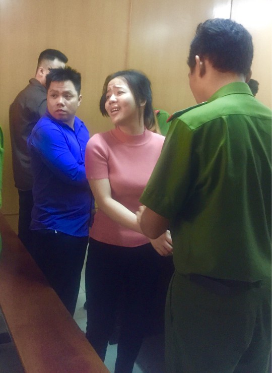 Mua ban si ma tuy o quan bar tren duong Nguyen Trai