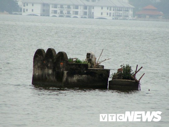 Giải mã bí ẩn về những ngôi mộ cổ thoắt ẩn thoắt hiện giữa sương khói Hồ Tây - Ảnh 4.