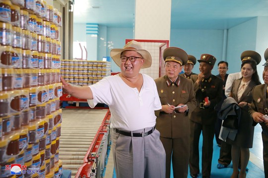 Hình ảnh lạ của ông Kim Jong-un - Ảnh 2.