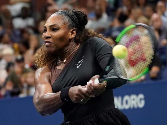 Clip: Serena Williams dễ dàng đánh bại chị gái, Nadal vất vả trước tài năng trẻ - Ảnh 3.