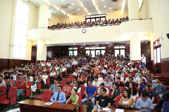 Sinh viên hào hứng giao lưu có chuyên gia Google - Ảnh 1. Sinh viên hào hứng giao lưu có chuyên gia Google - Ảnh 1.