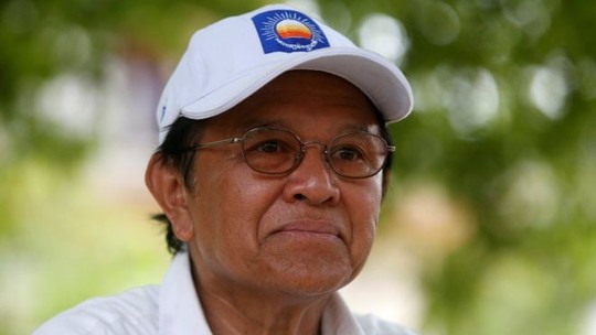 Thủ lĩnh đối lập Campuchia bất ngờ được tại ngoại - Ảnh 1.