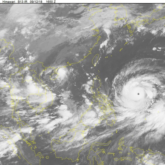 Bão số 5 gần bờ, siêu bão Mangkhut tiến vào Đông Bắc Biển Đông - Ảnh 2.