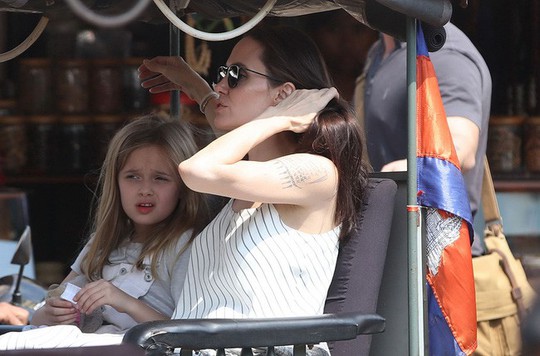 Angelina Jolie hết lòng ủng hộ điện ảnh Campuchia - Ảnh 9.