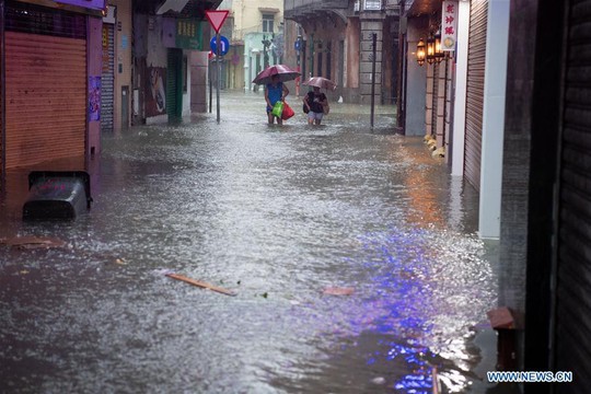 Trung Quốc: Bão Mangkhut tấn công tỉnh Quảng Đông, 2 người chết - Ảnh 9.