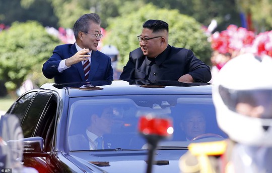 Lãnh đạo Hàn - Triều nâng ly trong bữa tiệc thịnh soạn - Ảnh 3.
