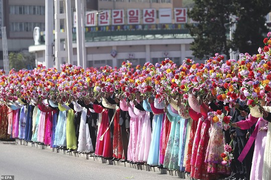 Lãnh đạo Hàn - Triều nâng ly trong bữa tiệc thịnh soạn - Ảnh 4.