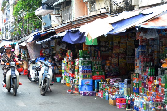 TP HCM: Chợ truyền thống ế ẩm trong 2 ngày nghỉ lễ - Ảnh 1. TP HCM: Chợ truyền thống ế ẩm trong 2 ngày nghỉ lễ - Ảnh 1.