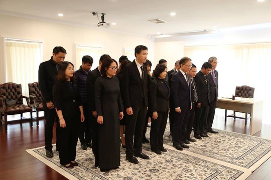 Lãnh đạo nước ngoài đến Đại sứ quán viếng Chủ tịch nước Trần Đại Quang - Ảnh 20.
