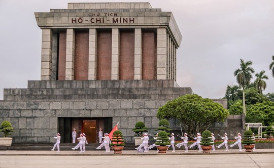 Toàn cảnh Lễ treo cờ rủ Quốc tang Chủ tịch nước Trần Đại Quang - Ảnh 8.