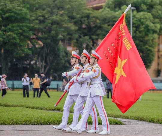 Toàn cảnh Lễ treo cờ rủ Quốc tang Chủ tịch nước Trần Đại Quang - Ảnh 3.