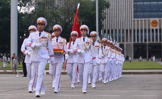 Toàn cảnh Lễ treo cờ rủ Quốc tang Chủ tịch nước Trần Đại Quang - Ảnh 2.