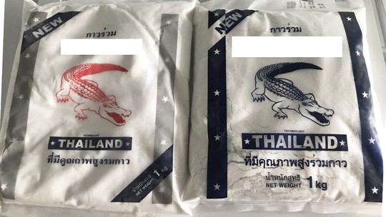 Keo chà ron giả, nhái tràn lan trên thị trường - Ảnh 2. Keo chà ron giả, nhái tràn lan trên thị trường - Ảnh 2.