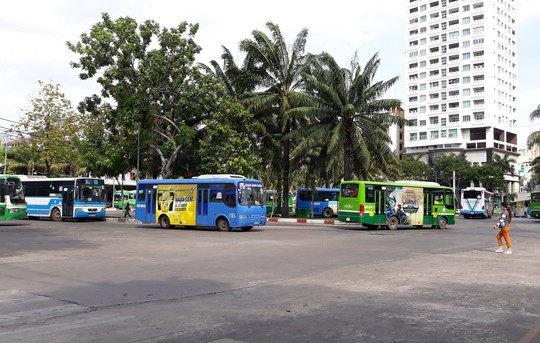 TP HCM tạm ngưng thêm 2 tuyến xe buýt vì vắng khách - Ảnh 1.