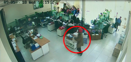 Nhận dạng 2 tên cướp ngân hàng ở Khánh Hòa - Ảnh 3.