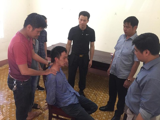 Giám đốc Công an tỉnh Đắk Lắk lao vào giải cứu con tin - Ảnh 1.