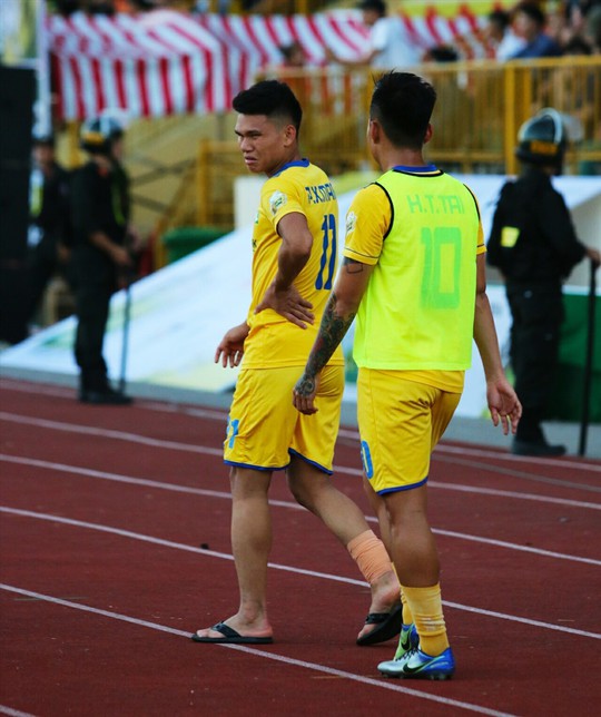 2 cầu thủ Olympic Việt Nam chấn thương ở cúp Quốc gia - Ảnh 2. 2 cầu thủ Olympic Việt Nam chấn thương ở cúp Quốc gia - Ảnh 2.
