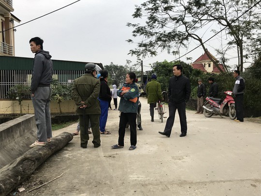 Thực nghiệm hiện trường đánh bố gãy xương sườn, “nghịch tử” rơi nước mắt - Ảnh 2. Thực nghiệm hiện trường đánh bố gãy xương sườn, “nghịch tử” rơi nước mắt - Ảnh 2.