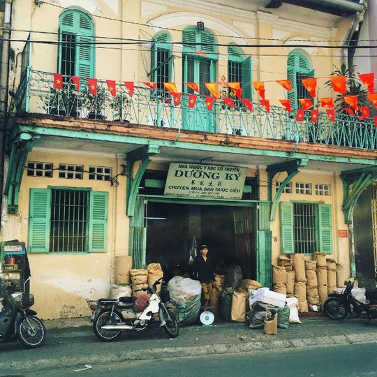 Lạc lối trong khu Chinatown đẹp mê mẩn giữa Sài Gòn - Ảnh 2.