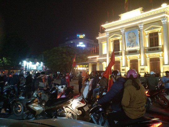 Ngập sắc đỏ mừng chiến thắng nức lòng của U23 Việt Nam - Ảnh 14. Ngập sắc đỏ mừng chiến thắng nức lòng của U23 Việt Nam - Ảnh 14.