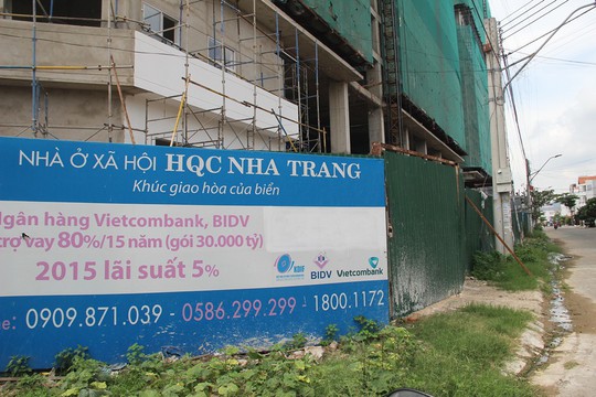 Khách hàng vây dự án nhà ở xã hội Hoàng Quân - Nha Trang vì trễ hẹn - Ảnh 2. Khách hàng vây dự án nhà ở xã hội Hoàng Quân - Nha Trang vì trễ hẹn - Ảnh 2.