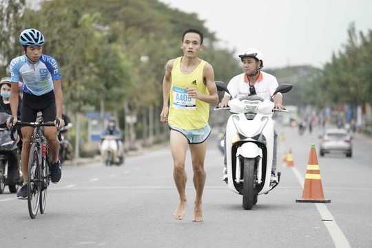 Choáng ngợp với 8.000 VĐV ở Giải Marathon TP HCM 2018 - Ảnh 14.