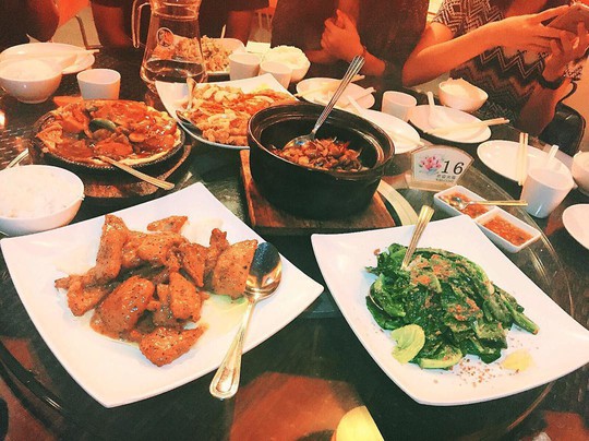 Khu ăn uống sang trọng khó tin của ĐHQG Singapore - Ảnh 3.