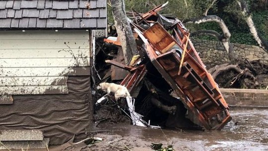 California: Dòng sông bùn ập tới, ít nhất 13 người chết - Ảnh 3.