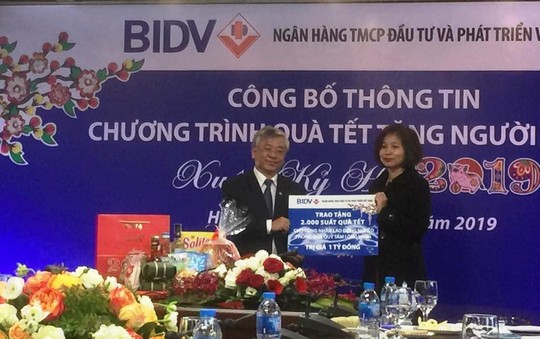 Tặng 40.000 suất qùa Tết đến tay người nghèo - Ảnh 2. Tặng 40.000 suất qùa Tết đến tay người nghèo - Ảnh 2.