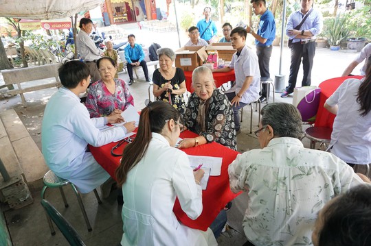 Tet den som voi nghe si lao thanh