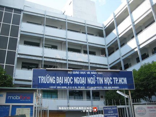 Phó hiệu trưởng Trường ĐH Ngoại ngữ- Tin học TP HCM sẽ ký bằng cho sinh viên - Ảnh 1.