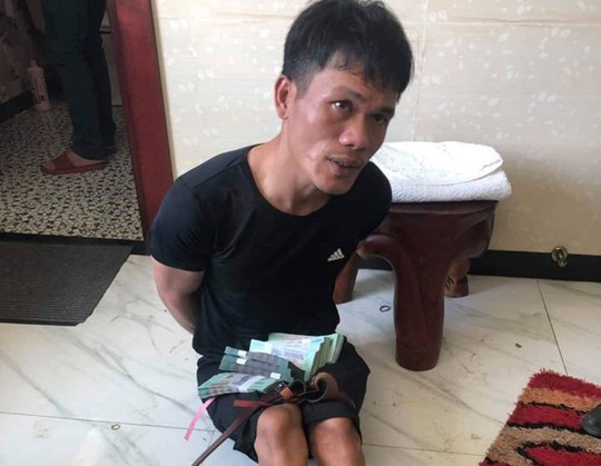 Vĩnh Long: Truy bắt th&ecirc;m 2 nghi phạm trong băng nh&oacute;m trộm hơn 8 tỉ đồng - Ảnh 1.