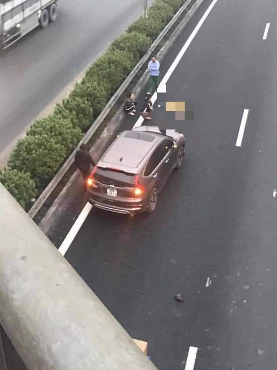 Xe ôtô 7 chỗ tông chết người đàn ông đi bộ ngang qua cao tốc Pháp Vân - Cầu Giẽ - Ảnh 1.