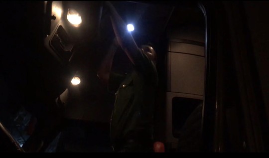 VIDEO: Trắng đêm truy xét tài xế nghiện ở chợ đầu mối Thủ Đức - Ảnh 12.