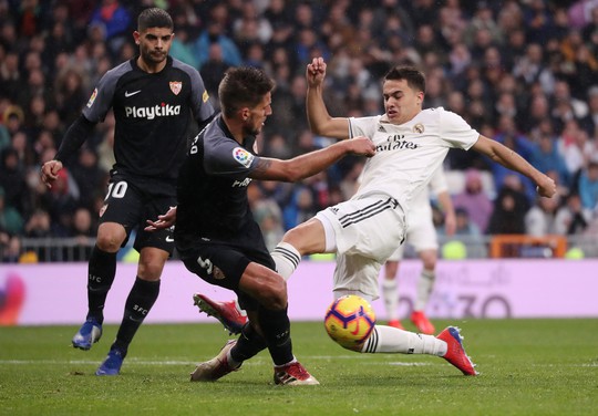 Real Madrid thắng kịch tính, vươn lên thứ 3 La Liga - Ảnh 4.