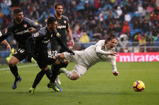 Real Madrid thắng kịch tính, vươn lên thứ 3 La Liga - Ảnh 1.