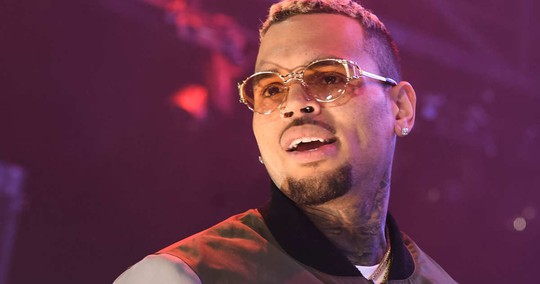 Ca sĩ Chris Brown khởi kiện người tố hiếp dâm - Ảnh 1.