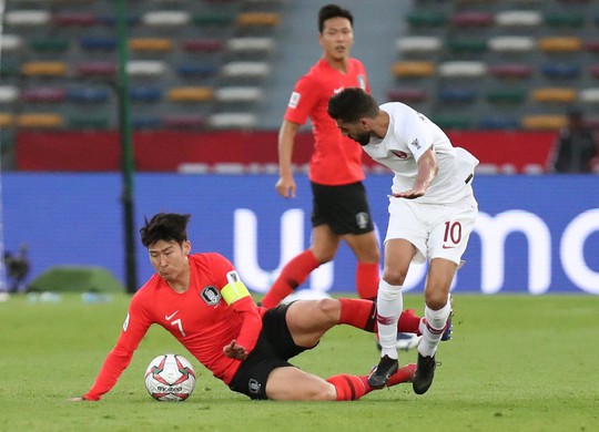 Clip: Cú sút sấm sét đưa Qatar vượt Hàn Quốc, lần đầu vào bán kết Asian Cup - Ảnh 3.