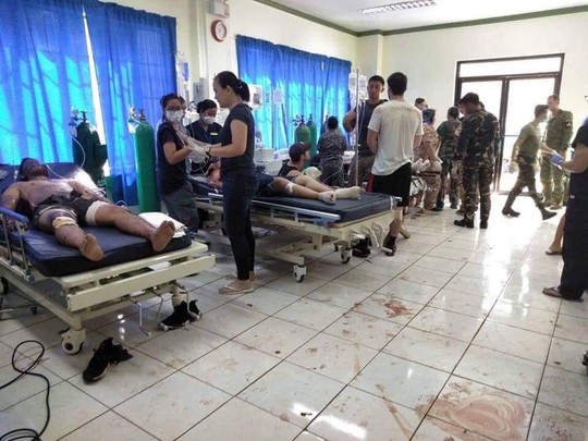 Philippines: Đánh bom kép đẫm máu gần nhà thờ, 20 người chết - Ảnh 3.