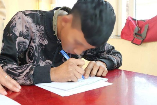 Bị phát hiện sử dụng ma túy, tài xế xe tải nói “không biết tại sao em lại hút” - Ảnh 2.