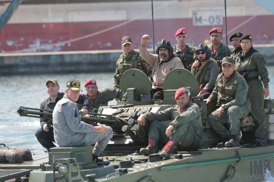 Tổng thống Venezuela thị sát tập trận với nhiều loại khí tài Nga - Ảnh 4.