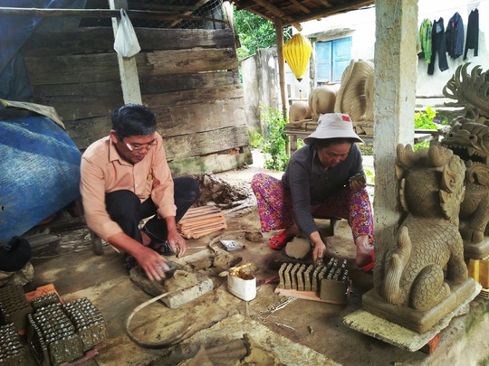 Người duy nhất giữ nghề nặn tượng Táo quân ở Hội An - Ảnh 4. Người duy nhất giữ nghề nặn tượng Táo quân ở Hội An - Ảnh 4.