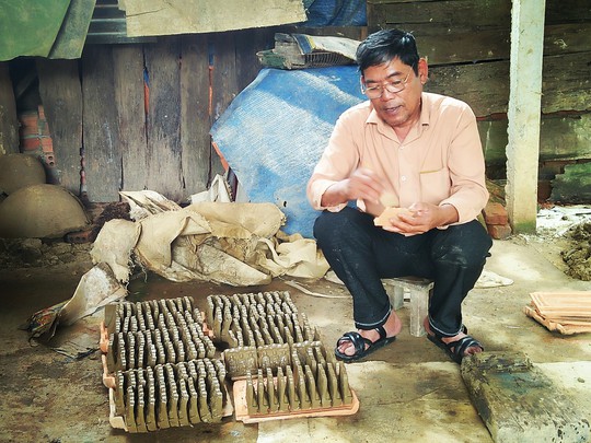 Người duy nhất giữ nghề nặn tượng Táo quân ở Hội An - Ảnh 3. Người duy nhất giữ nghề nặn tượng Táo quân ở Hội An - Ảnh 3.