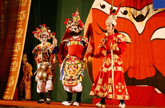 Vua hát bội kể chuyện nghệ sĩ sáng bán khoai, tối làm hoàng đế - Ảnh 4. Vua hát bội kể chuyện nghệ sĩ sáng bán khoai, tối làm hoàng đế - Ảnh 4.