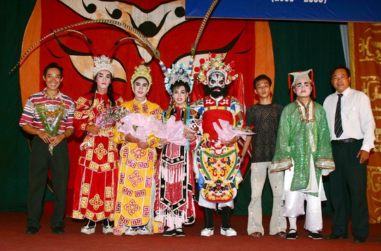 Vua hát bội kể chuyện nghệ sĩ sáng bán khoai, tối làm hoàng đế - Ảnh 6. Vua hát bội kể chuyện nghệ sĩ sáng bán khoai, tối làm hoàng đế - Ảnh 6.