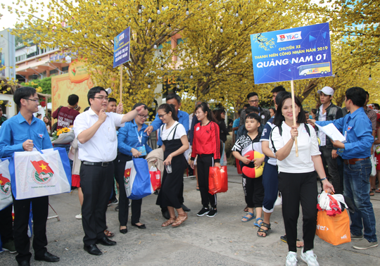 1.500 thanh niên công nhân về quê đón Tết - Ảnh 5. 1.500 thanh niên công nhân về quê đón Tết - Ảnh 5.