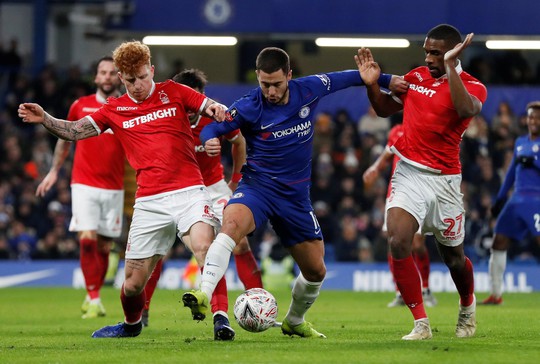 Chelsea tìm niềm vui trong ngày chia tay Fabregas - Ảnh 1.