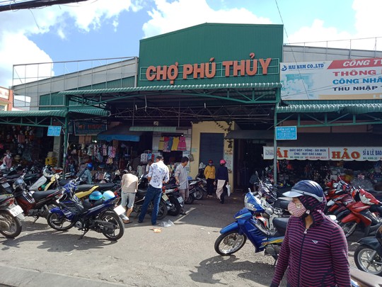Bình Thuận: Nhóm tín dụng đen chém gần đứt lìa tay con nợ - Ảnh 1.