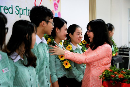 Đại học Đông Á: Trao tặng 233 vé xe Tết cho sinh viên khó khăn - Ảnh 2.