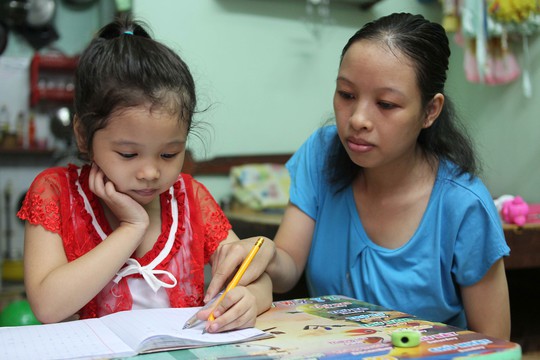 Công nhân vẫn khó trăm bề - Ảnh 1.